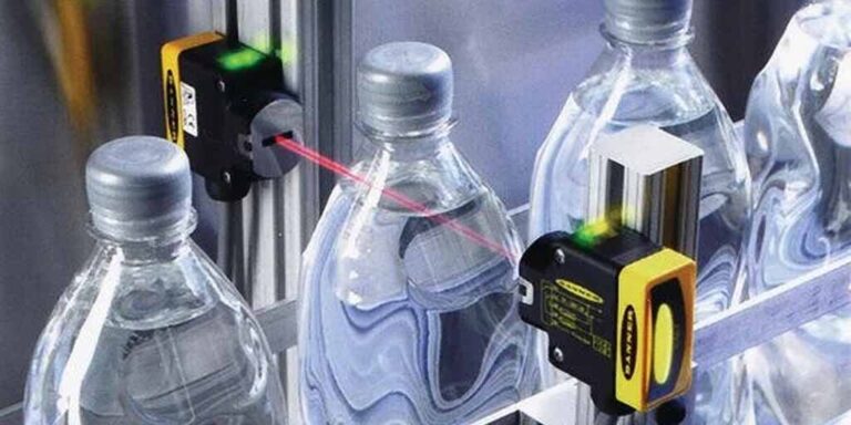 Photoelectric sensors used in bottle fluid level control